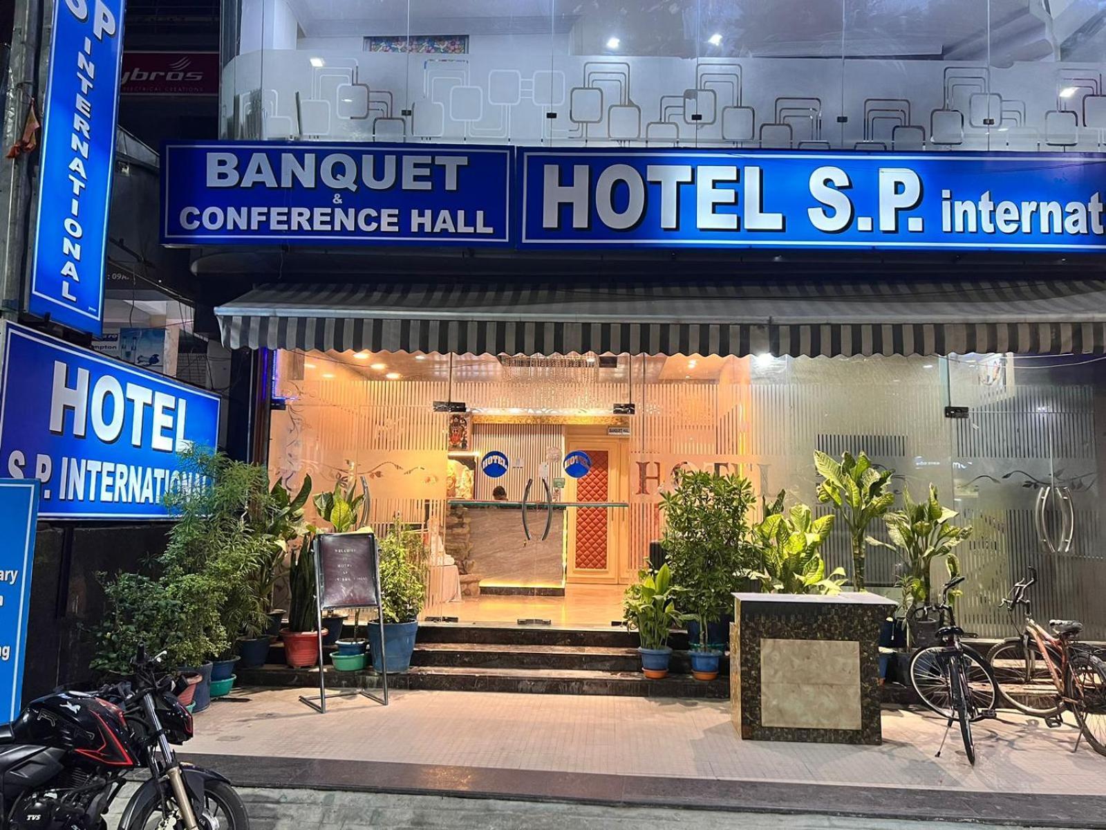 Hotel S P International A Unit Of Mavis Group Lucknow Eksteriør bilde